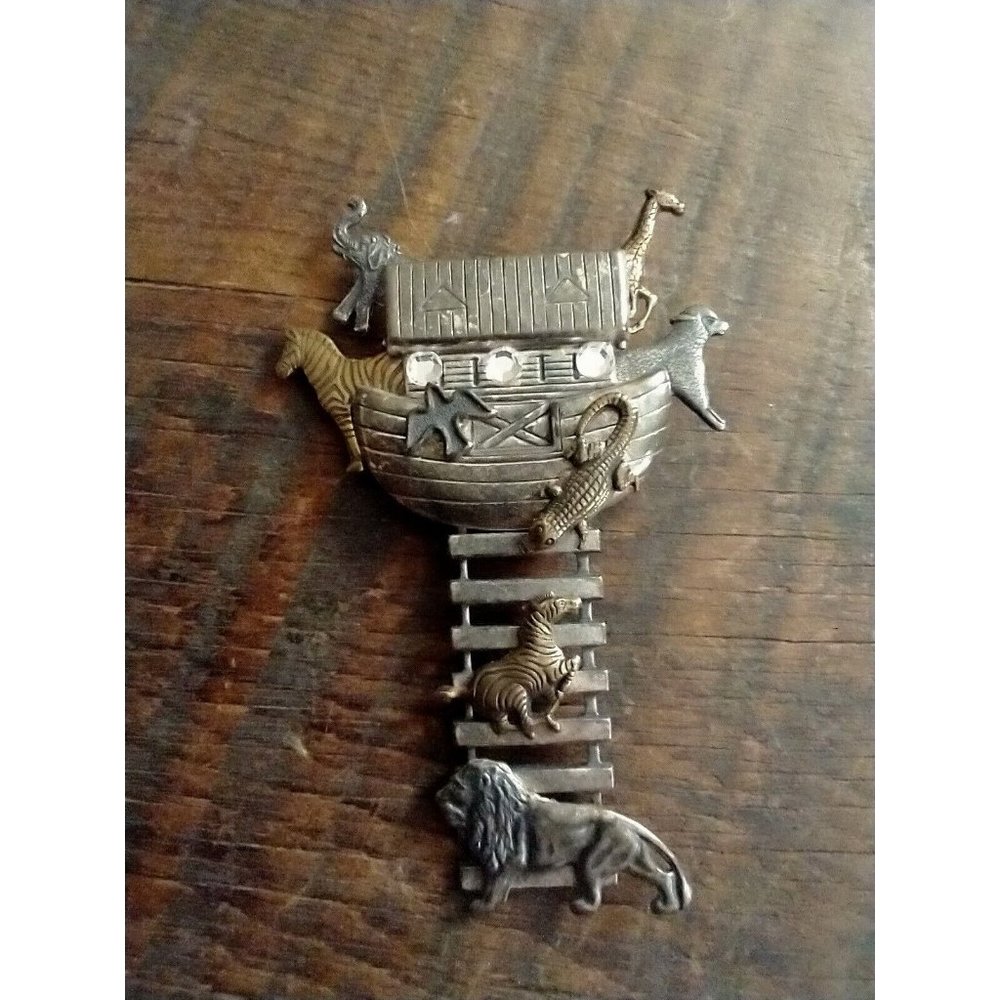 Vintage Noahs Ark Pin Brooch Mixed Metal Elephant Giraffe Zebra Boat Lion D5